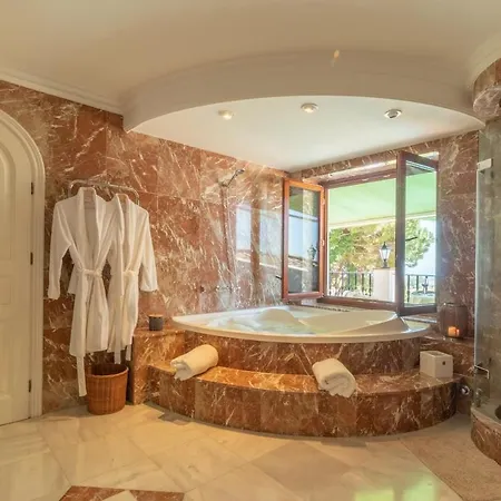 Lyx Homes In With Private Heated Pool Villa Mijas