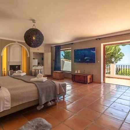 Lyx Homes In With Private Heated Pool