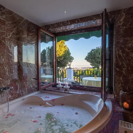 Lyx Homes In With Private Heated Pool